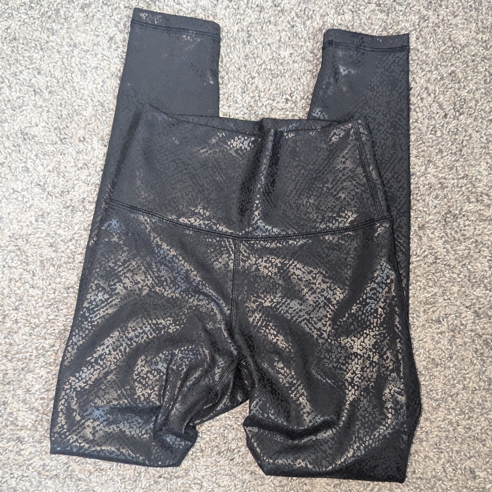 XS Short Offline‎ by Aerie Black Python Print Leggings